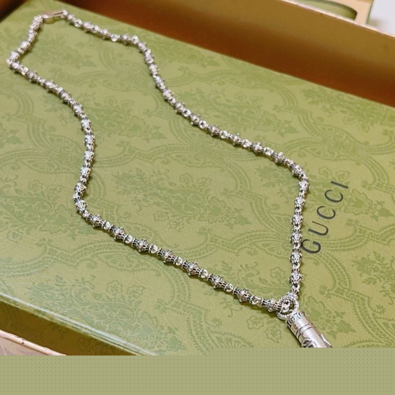 G*u*i necklaces